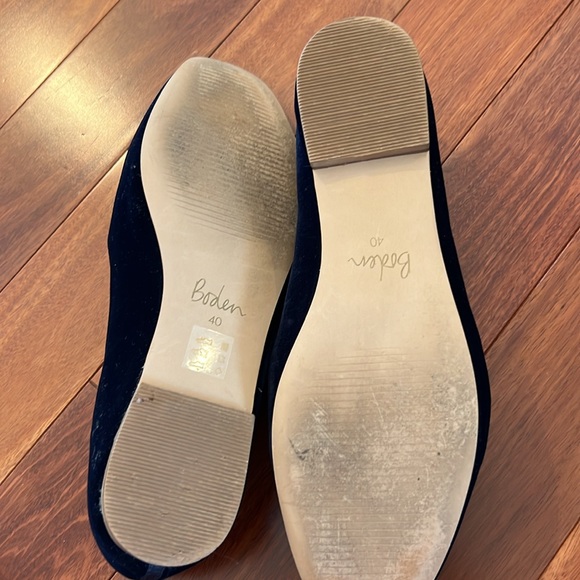 Boden blue velvet shoes with beaded embroidery on each shoe. - Picture 2 of 2